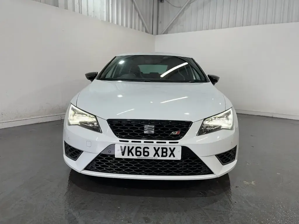 Used Seat Leon Cupra 290 290 HP (213 kW) 2016 White Hatchback