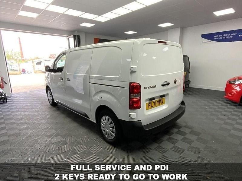 Second-hand Vauxhall Vivaro Edition 100 CP (73 kW) 2021 Alb Monovolum