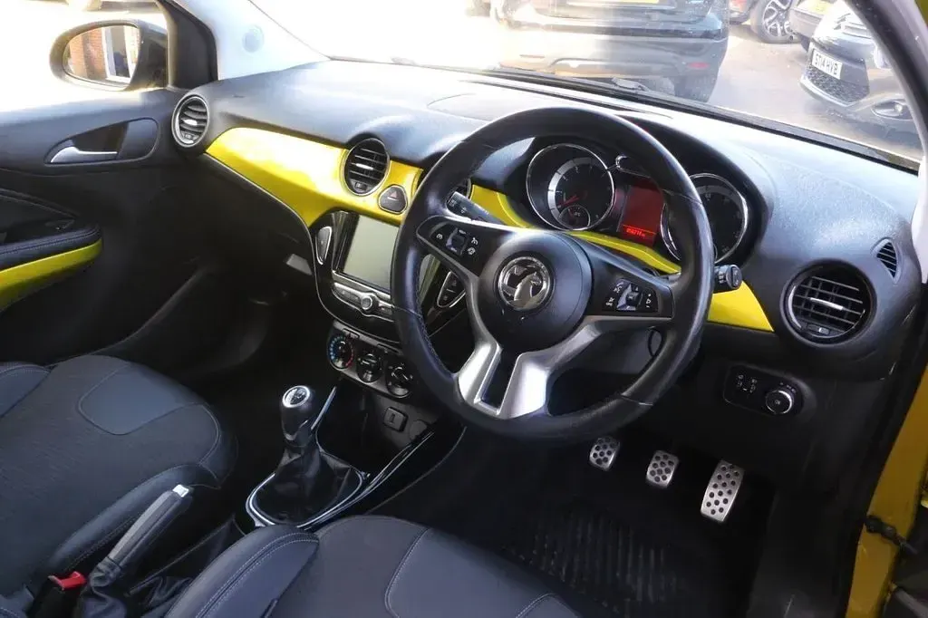 Used Vauxhall Adam S 70 HP (51 kW) 2016 Gold Hatchback