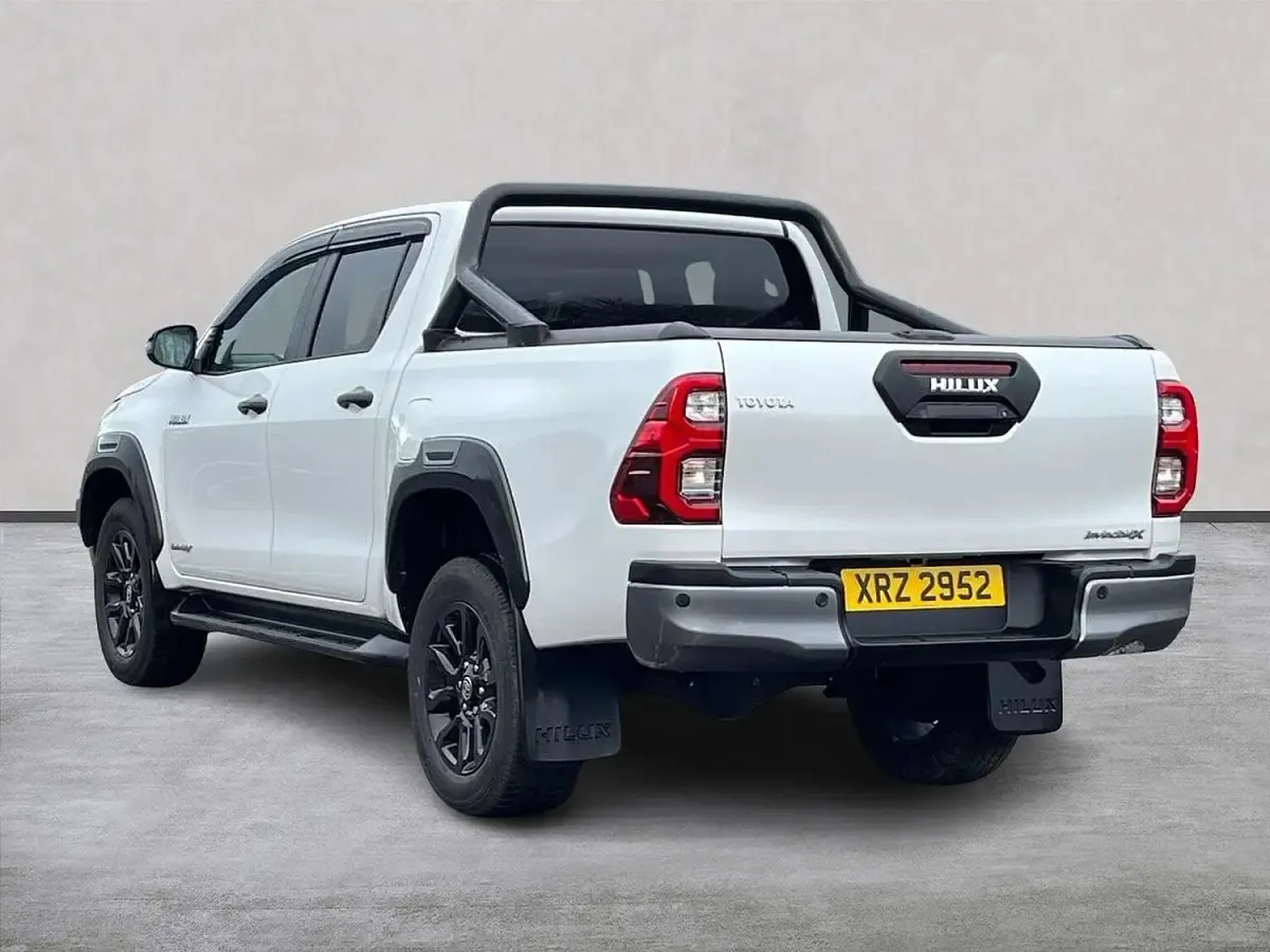 Used Toyota HiLux 204 HP (150 kW) 2025 White Pickup