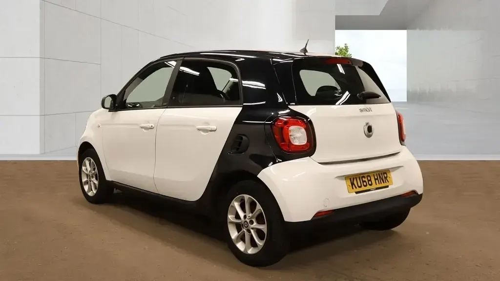Used Smart ForFour Passion 90 HP (66 kW) 2018 Black Hatchback