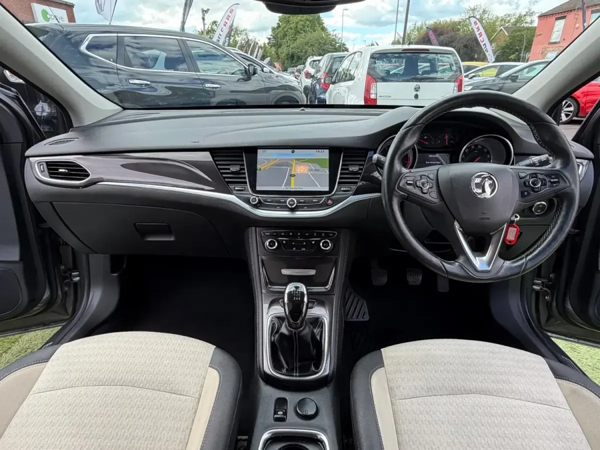 Gebraucht Vauxhall Astra Elite 150 PS (110 kW) 2017 Grau Kleinwagen