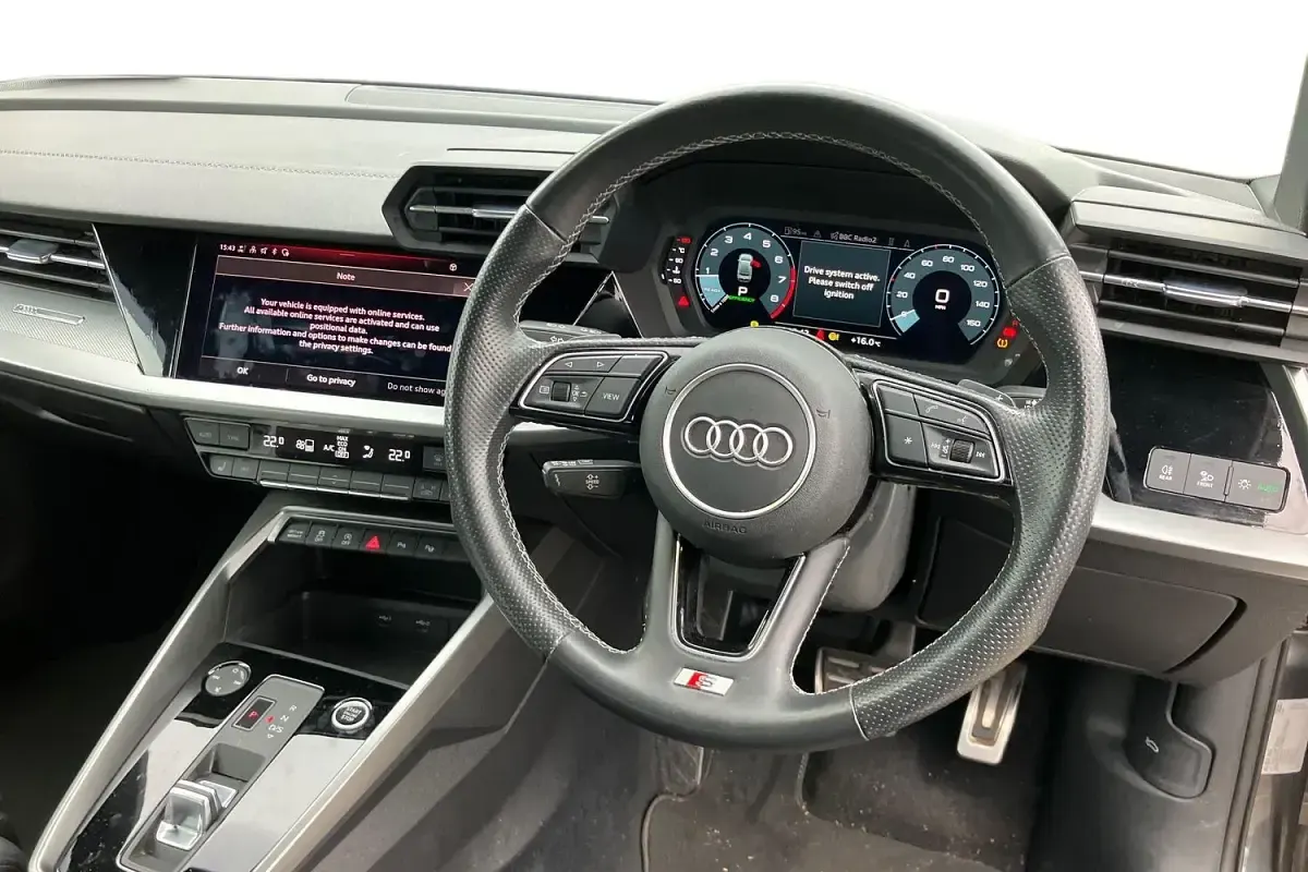 Usado Audi A3 Comfort 150 HP (110 kW) 2021 Cinzento Sedan