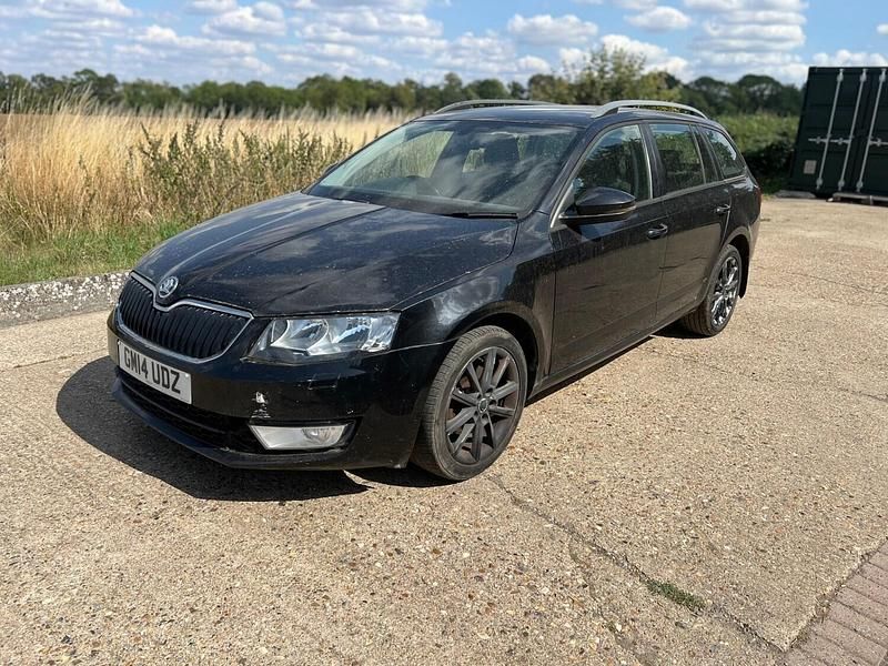 Black Used 2014 Skoda Octavia Elegance Estate | £2,450 (Fair price) - Image 1/4