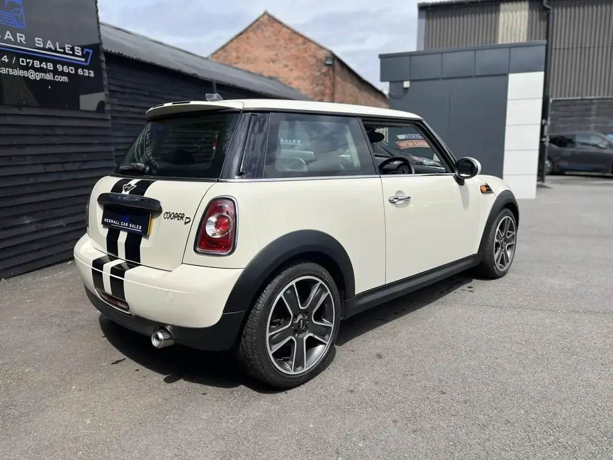 Used Mini Cooper D Hatch 2012 White Hatchback