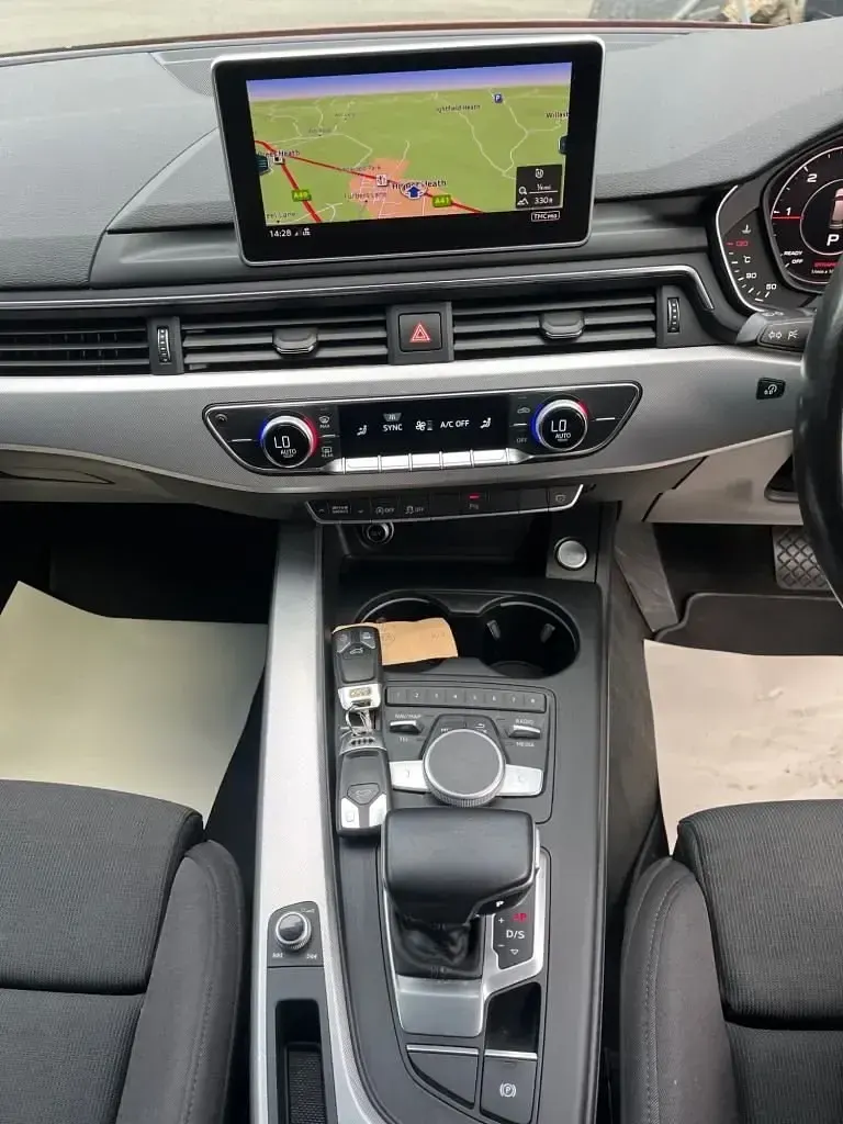 Używany Audi A4 Sport 190 KM (139 kW) 2016 Czerwony Kombi