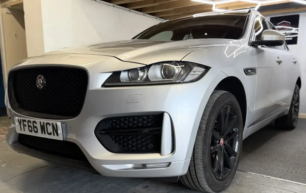 Second-hand Jaguar F-Pace R-Sport 180 CP (132 kW) 2016 Argintiu SUV