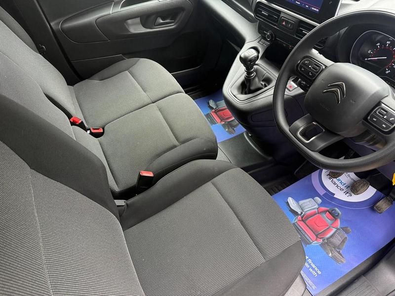 Usado Citroën Berlingo 100 HP (73 kW) 2024 Cinzento Monovolume