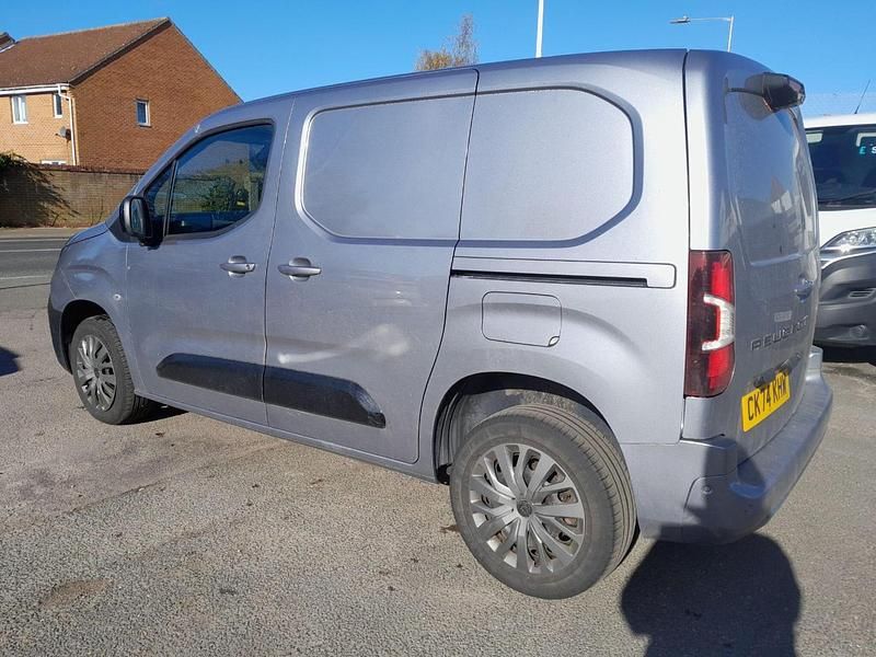 Second-hand Peugeot Partner S 129 CP (94 kW) 2024 Gri Monovolum