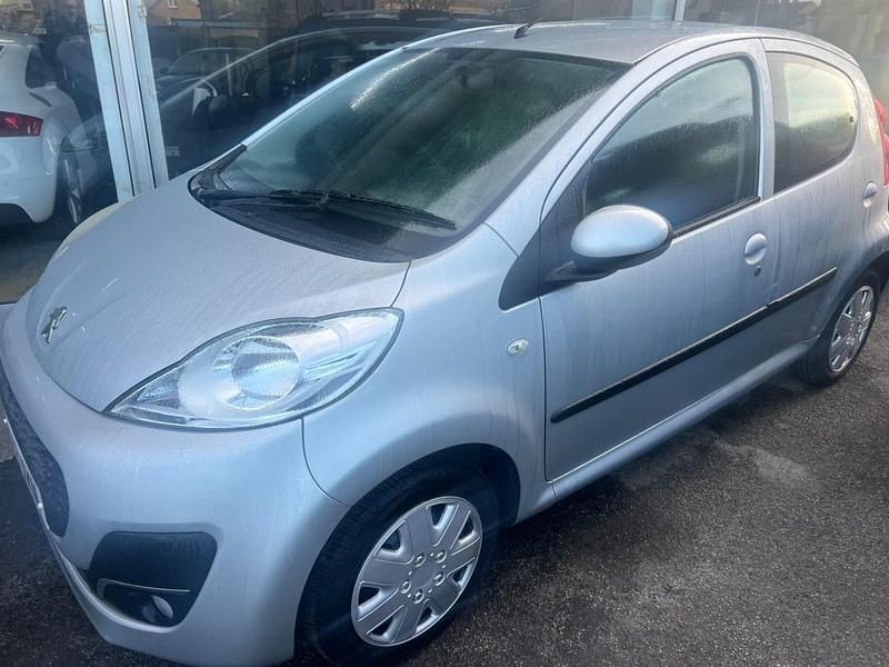 Used Peugeot 107 Active 68 HP (50 kW) 2013 Silver Hatchback