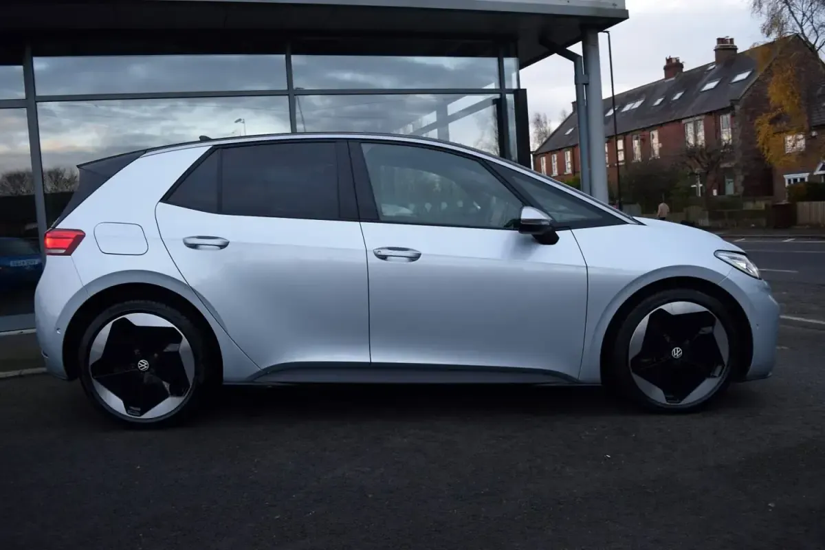 Begagnad VW ID.3 Pro 150 kW (204 HK) 2024 Silver Halvkombi