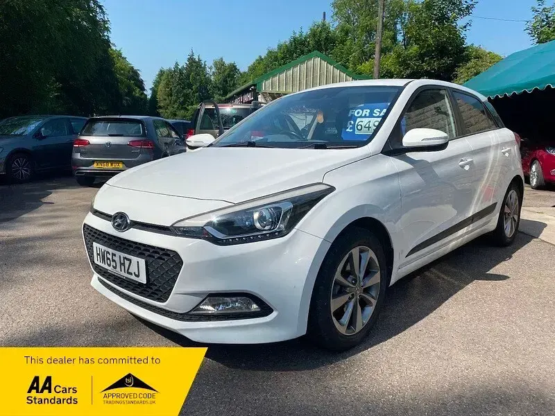Used Hyundai i20 Premium 84 HP (61 kW) 2016 White Hatchback