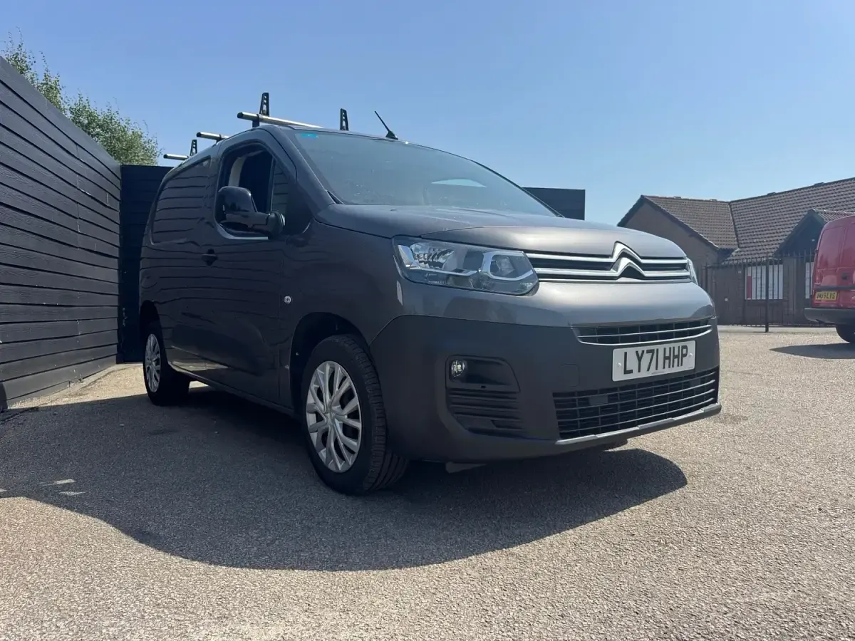 Used Citroën Berlingo 100 HP (73 kW) 2022 Grey MPV
