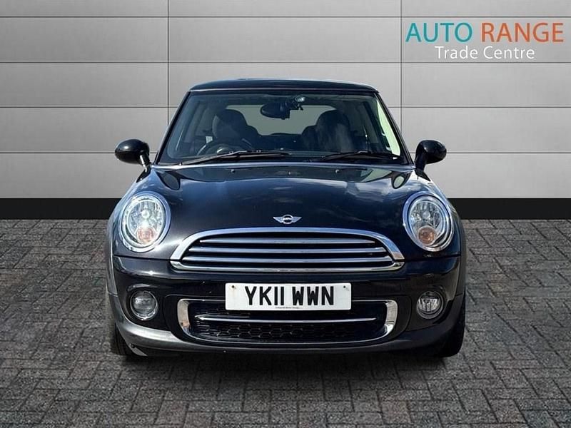 Usado Mini Cooper D Hatch 112 CV (82 kW) 2011 Negro Utilitario