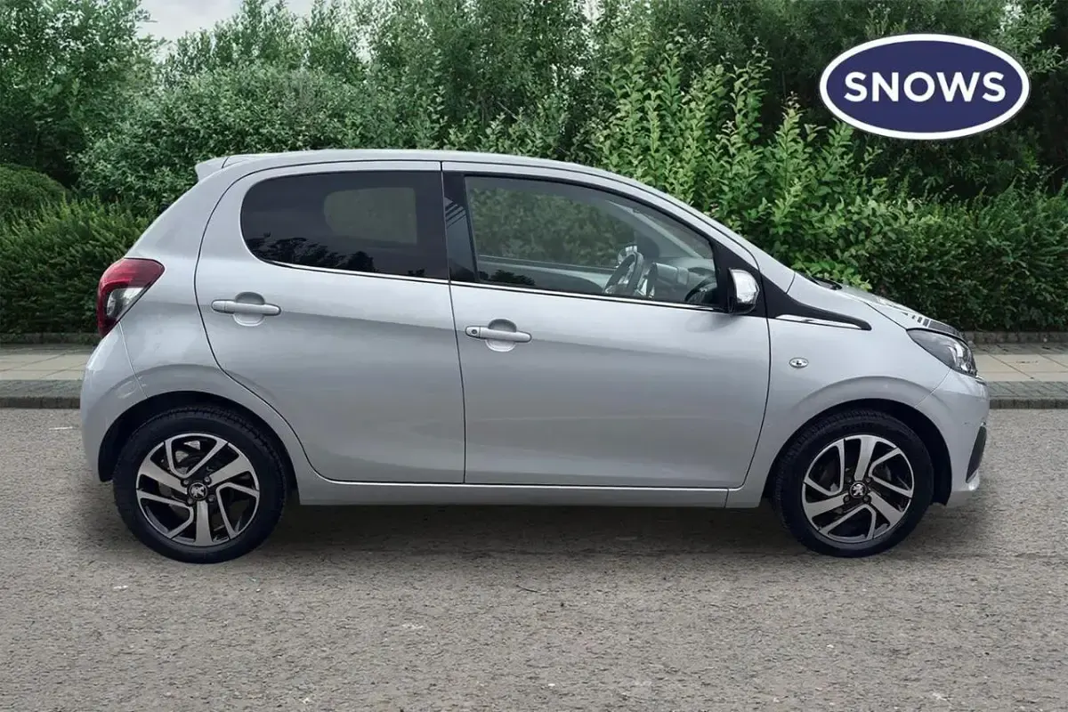 Używany Peugeot 108 Collection 71 KM (52 kW) 2021 Szary