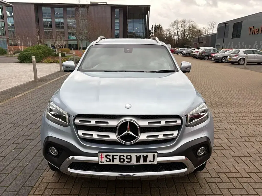 Käytetty Mercedes X350 2019 Hopea Nouto
