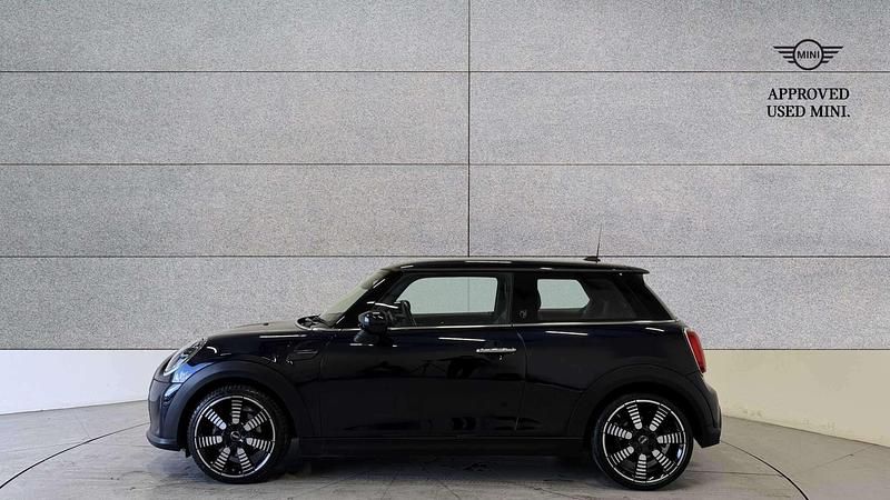 Usado Mini Cooper Exclusive 134 HP (98 kW) 2024 Preto Citadino