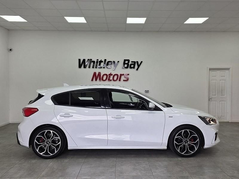 Used Ford Focus ST-Line X 120 HP (88 kW) 2019 White Hatchback