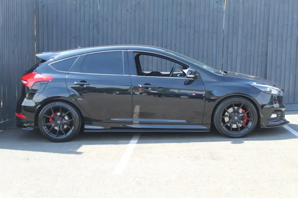 Used Ford Focus ST 250 HP (183 kW) 2015 Black Hatchback