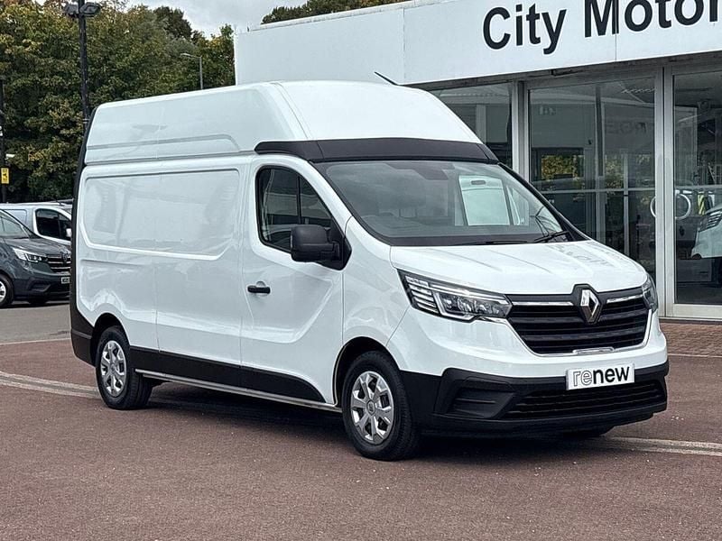 White Used 2023 Renault Trafic Business Van | £17,490 (Fair price) - Image 1/1