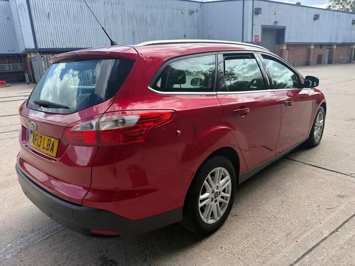 Used Ford Focus Titanium 125 HP (91 kW) 2013 Red Estate
