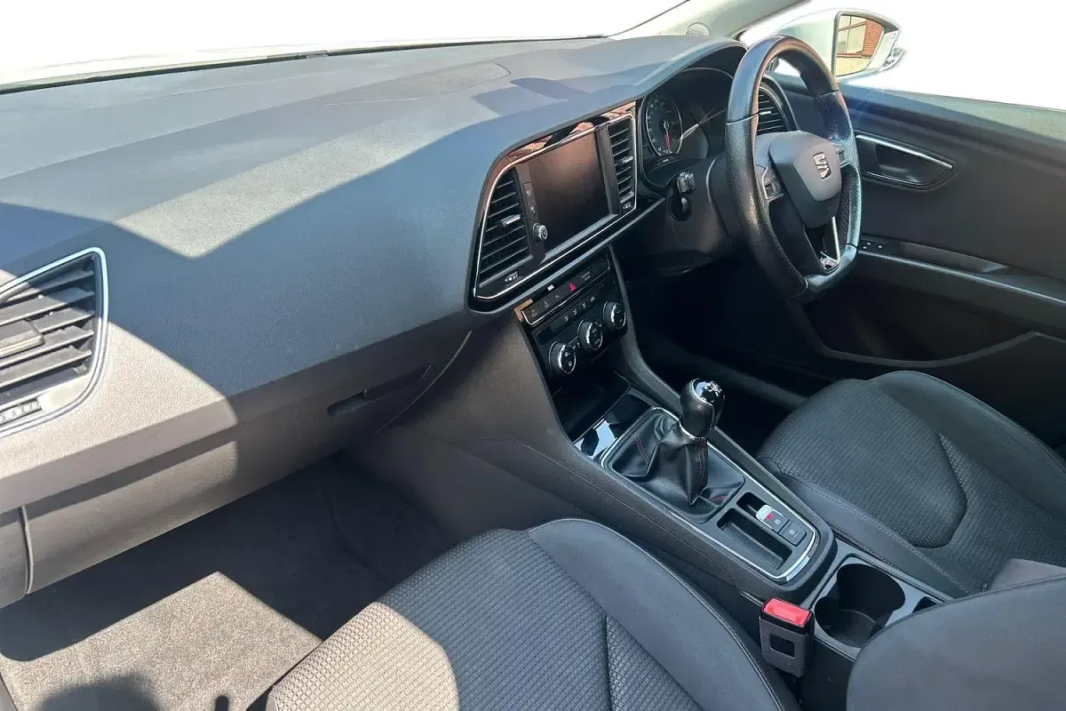 Used Seat Leon FR 150 HP (110 kW) 2020 White