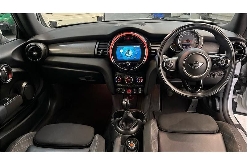 Used Mini Cooper Cabriolet 136 HP (100 kW) 2018 White silver Cabriolet