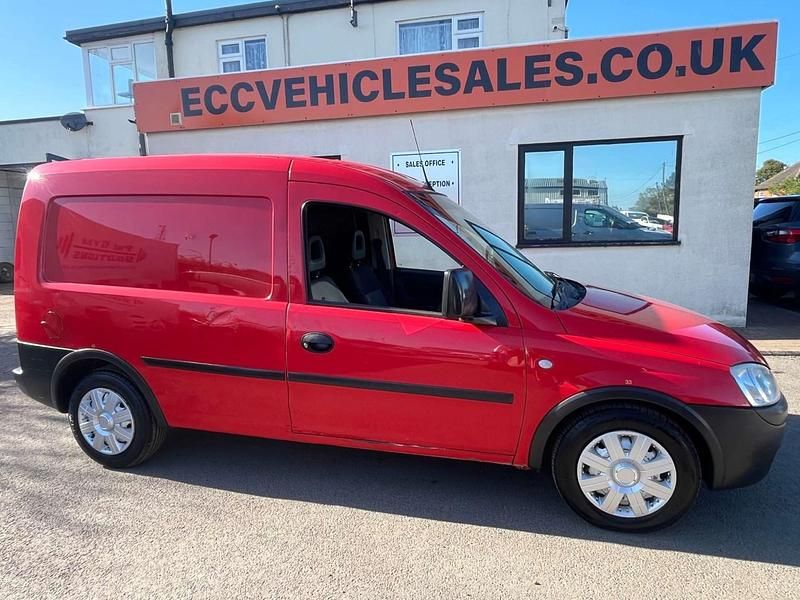 Used Vauxhall Combo 75 HP (55 kW) 2010 Red MPV
