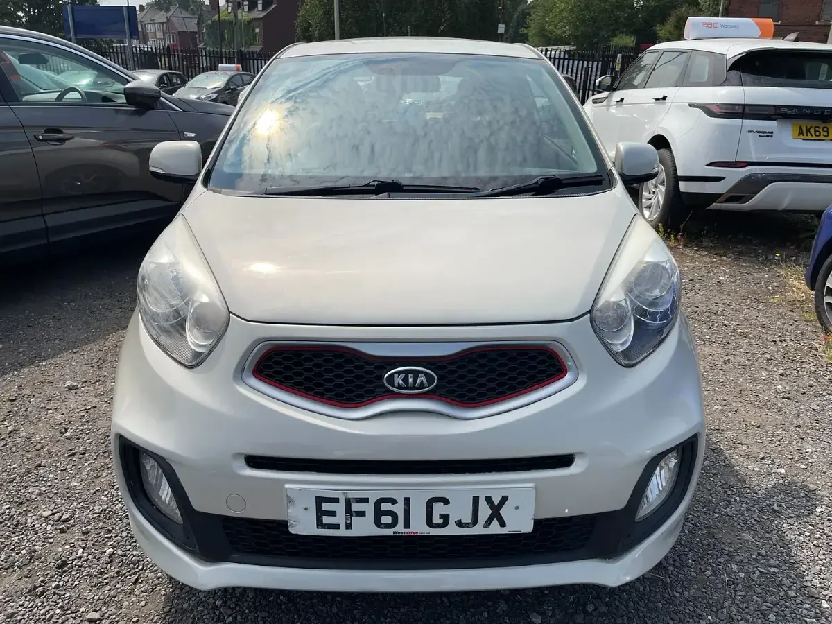 Used Kia Picanto 84 HP (61 kW) 2011 Beige Hatchback