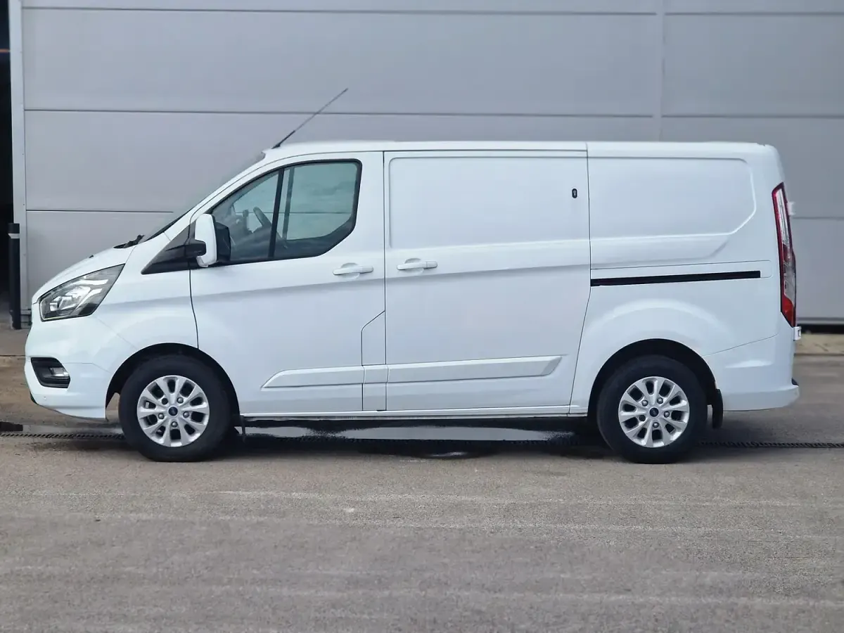 Used Ford Transit Custom Limited 130 HP (95 kW) 2018 White Van