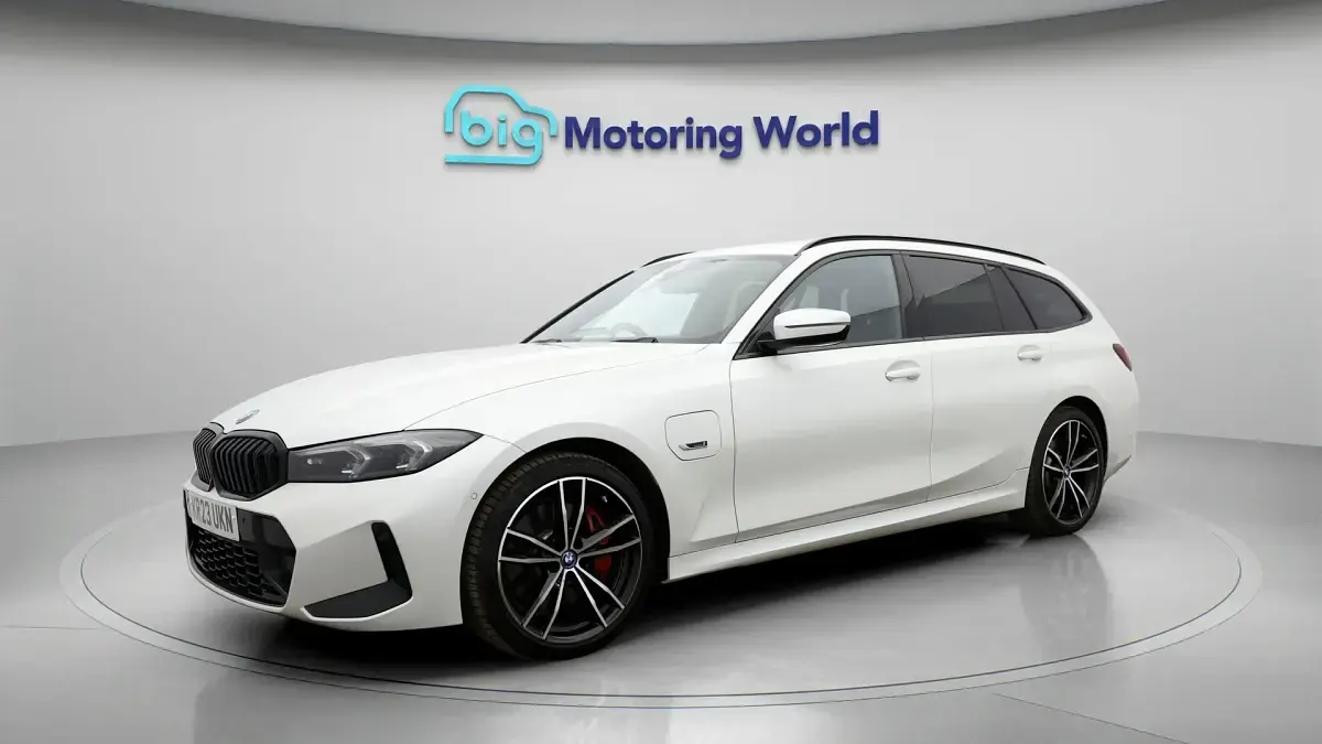 Used BMW 330e M Sport 292 HP (214 kW) 2023 White Estate