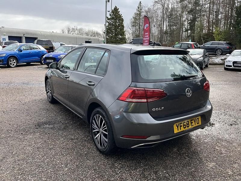 Begagnad VW Golf VII SE 2018 Grå Halvkombi