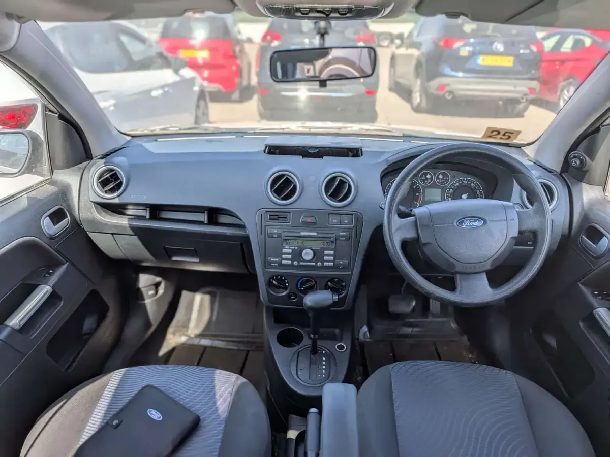 Used Ford Fusion Zetec 101 HP (74 kW) 2006 Silver Hatchback