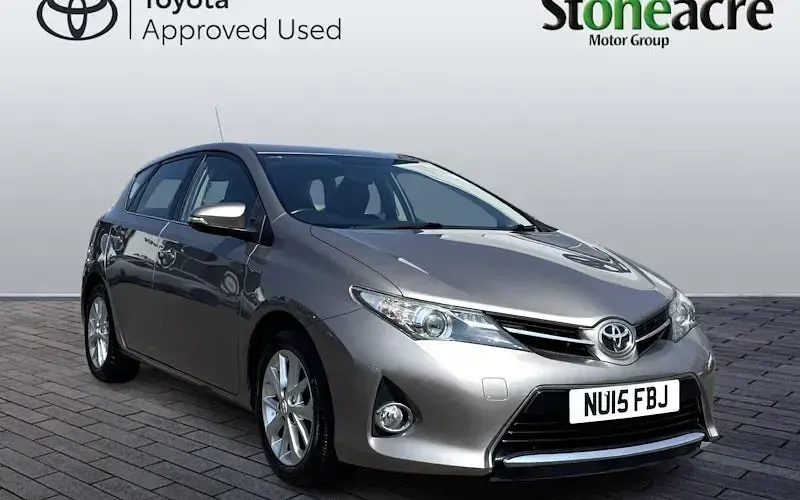 Used Toyota Auris 99 HP (72 kW) 2014 Hatchback