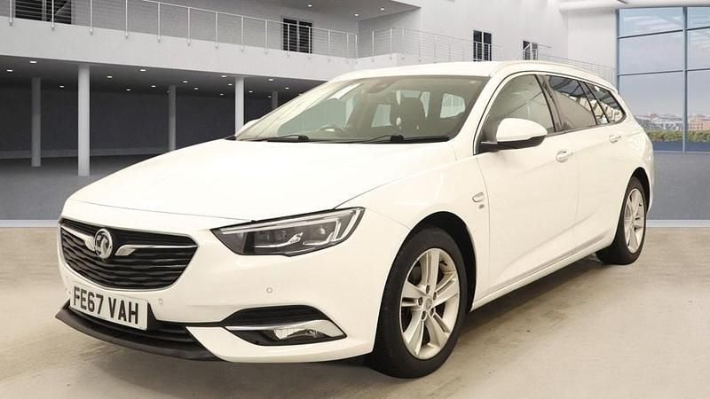 Used Vauxhall Insignia Elite 110 HP (80 kW) 2017 Summit white Estate