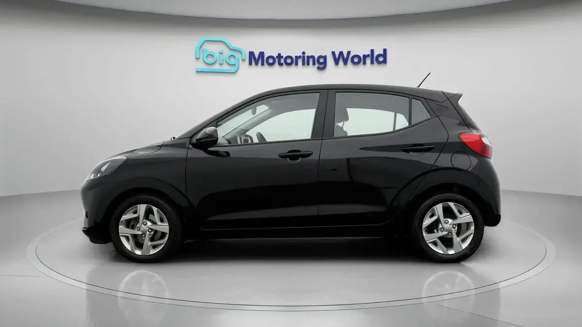Used Hyundai i10 SE 67 HP (49 kW) 2023 Black Hatchback