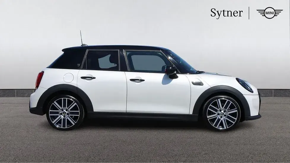 Used Mini Cooper Exclusive 134 HP (98 kW) 2023 White Hatchback