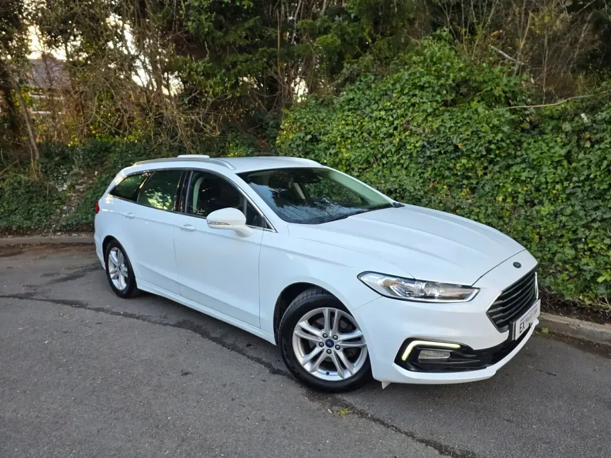 Used Ford Mondeo Zetec 150 HP (110 kW) 2019 White Estate