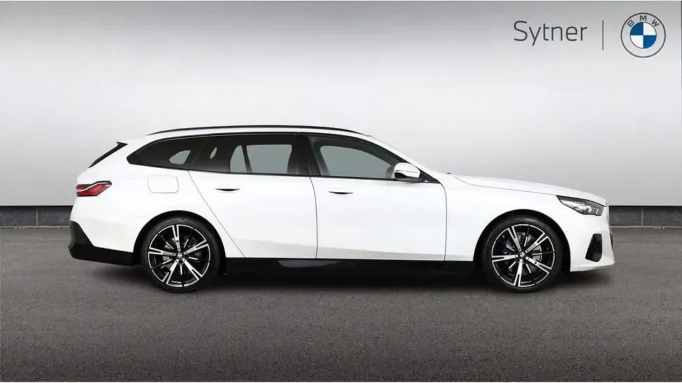 Used BMW 530e M Sport 295 HP (216 kW) 2025 White Estate
