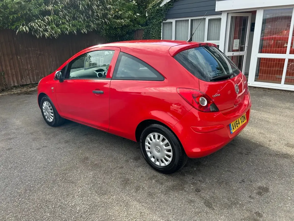 Used Vauxhall Corsa S 65 HP (47 kW) 2014 Red Hatchback
