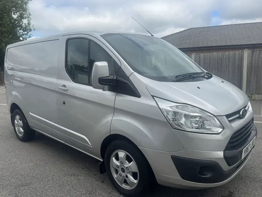 Used Ford Transit Custom Limited 130 HP (95 kW) 2017 Silver Van