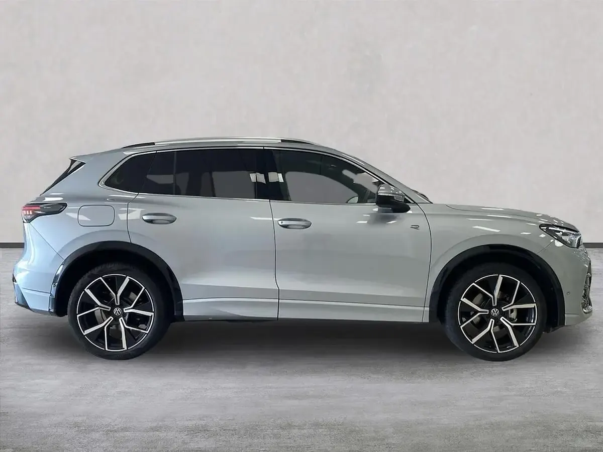 Used VW Tiguan R-line 150 HP (110 kW) 2025 Silver SUV