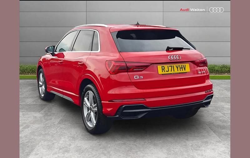 Begagnad Audi Q3 S-Line 150 HK (110 kW) 2022 Röd SUV
