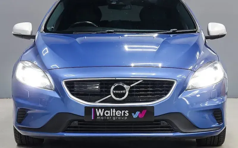 Used Volvo V40 R-Design Pro 152 HP (111 kW) 2018 Hatchback