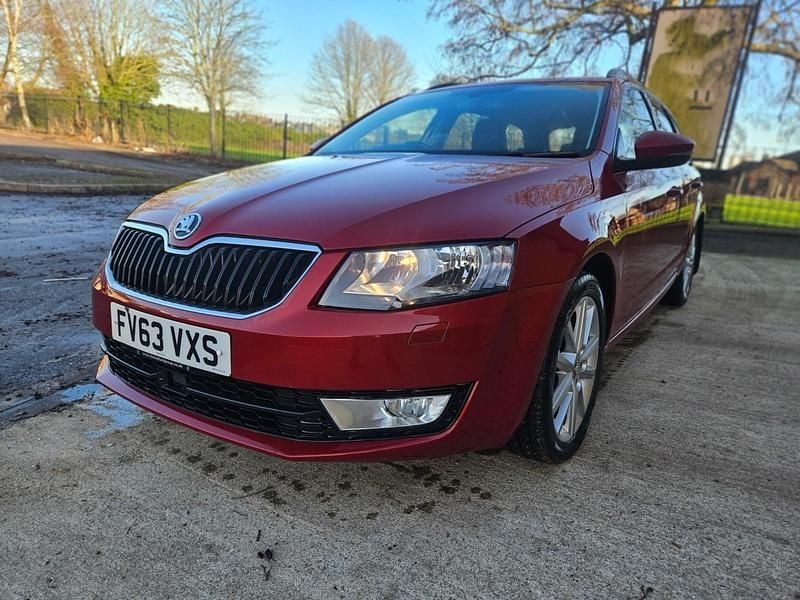 Used Skoda Octavia Elegance 2013 Red Estate