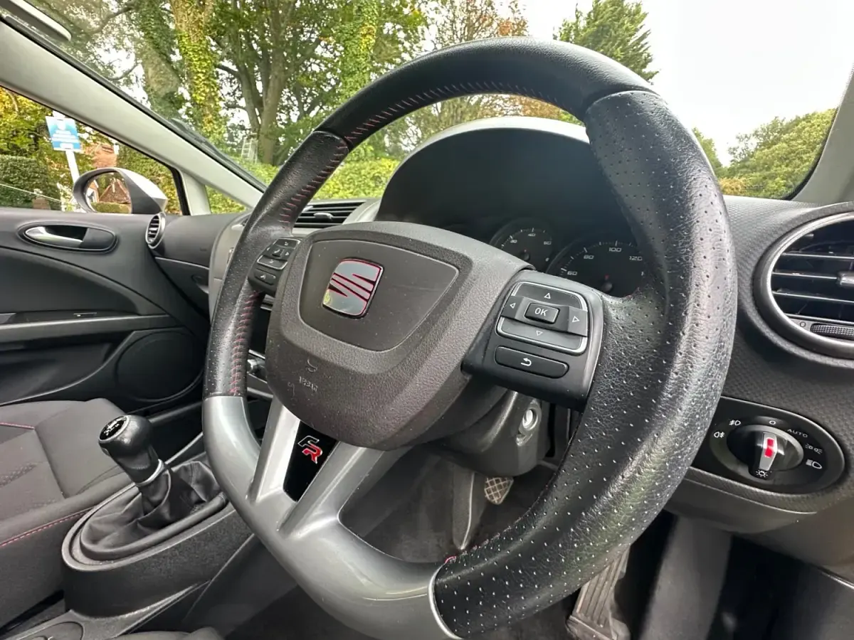Second-hand Seat Leon FR 170 CP (125 kW) 2012 Negru Hatchback