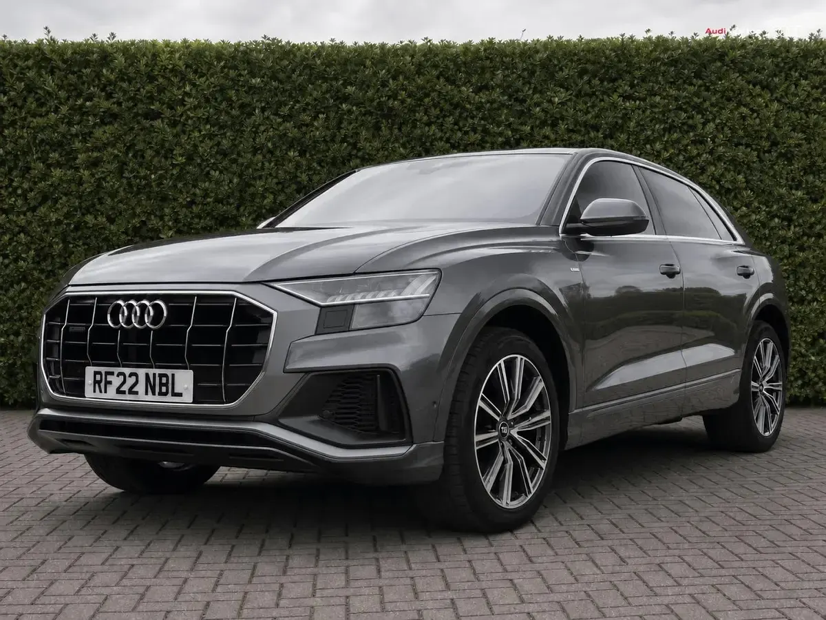 Used Audi Q8 S-Line 340 HP (250 kW) 2022 Grey SUV