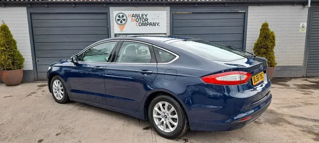Used Ford Mondeo Zetec 120 HP (88 kW) 2016 Blue Hatchback