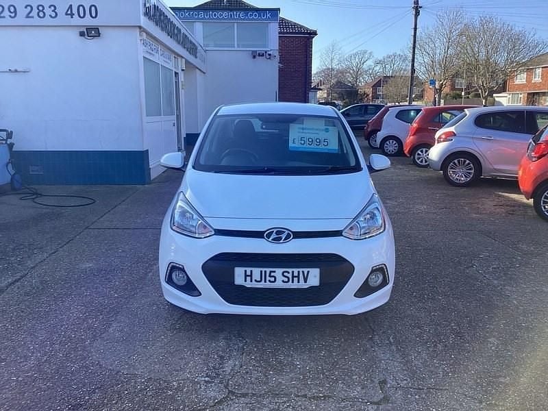 Used Hyundai i10 Premium 66 HP (48 kW) 2015 White Hatchback
