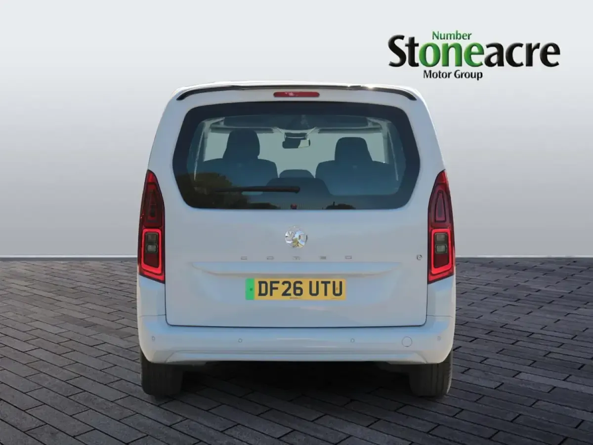 Nouă Vauxhall Combo Design Edition 100 kW (136 CP) 2026 Alb Monovolum